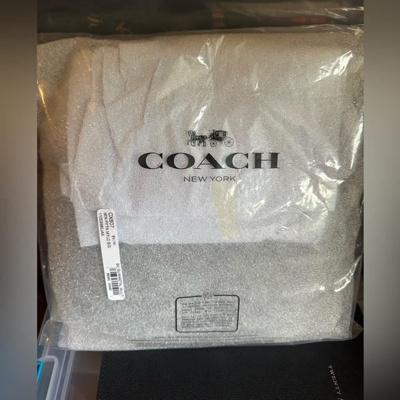 COACH MINI PAYTON BAG IN SIGNATURE CANVAS - NWT - Picture 9 of 10